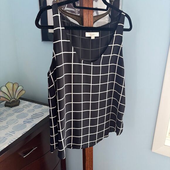 LOFT Geometric Blouse – Monochrome Mod Print, Flowy Minimalist Fit size M - Picture 5 of 8